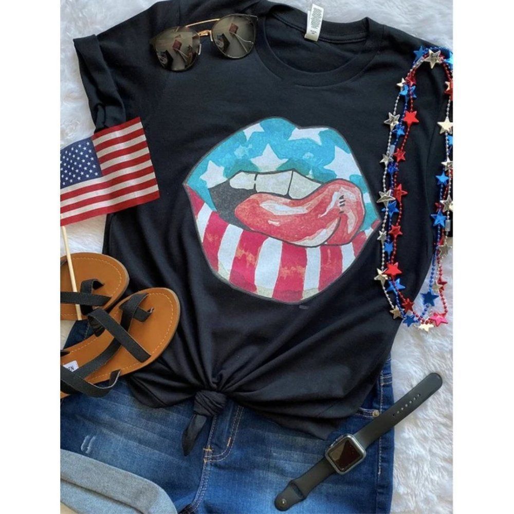 NWT American Lips Graphic Tee Black Short Sleeve Round Neck Simple Dainty